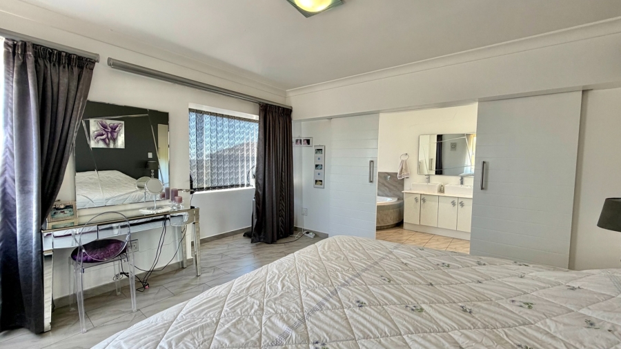 4 Bedroom Property for Sale in La Montagne Western Cape